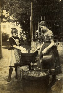 France Saint Quentin Portrait Study Girls Washerwomen Old Photo 1892
