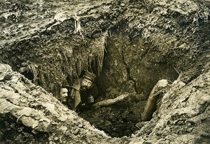 France WWI War Front near Arras 2 Men in Shelter Trench Old Photo Meurisse 1915