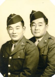 USA Hawaii Honolulu Japanese 2 Men in Military Uniform Old Photo 1948
