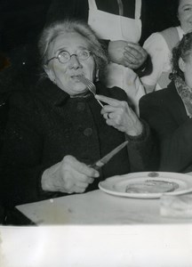 France Paris Charity Salvation Army Christmas Eve Meal Old Photo 1950