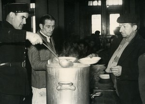 France Paris Police serving Hot Soup to Homeless Old Photo 1954