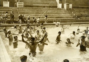 France Paris Children Playing in Swimming Pool of Tourelles Old Photo 1943