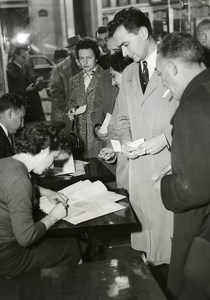 France Paris Queueing for the First Road Tax Disc Automobile Old Photo 1956