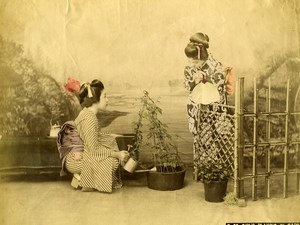 Japan Scene de Genre Girls playing in Garden Old Hand Colored Albumen Photo 1890