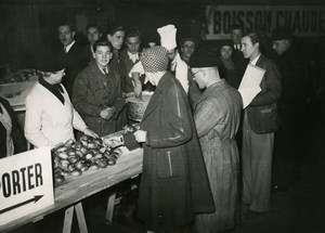 France Paris Gare Saint Lazare Food-distribution Rationing Bread Old Photo 1941