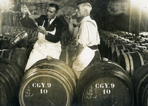 France Grapes Harvest Work Wine Cellars Old Photo 1945