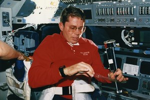 USA Space Shuttle STS-45 Atlantis Astronaut David Leestma Old NASA Photo 1992