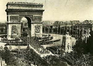 France Paris WWI Victory Parade Crowd at Arc de Triomphe Old Photo Trampus 1919