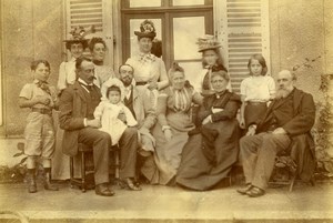 Daily Life in France Group Family Portrait Old Amateur Photo 1900