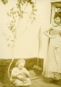 Daily Life in France Mother Little Girl playing Old Amateur Photo 1900