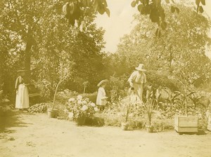 Daily Life in France Gardening Scene Family Old Amateur Photo 1900