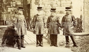 Tower of London Guards Yeomen Warders Beefeaters Old Photo 1880