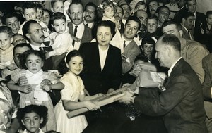 Argentina Buenos Aires Christmas Children at Ministry of War Old Photo 1950