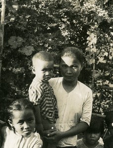 Vietnam Saigon Street Scene Family Mother? & Children Old Photo 1935