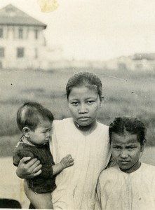 Vietnam Saigon Street Scene Family Mother? & Children Old Photo 1935