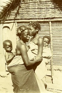 Madagascar Tananarive? Jeunes Femmes & Enfants Ancienne Photo Ramahandry 1910'