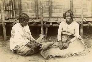 Madagascar Women of Ste Marie braiding mats Old Photo Herschell-Chauvin 1910'