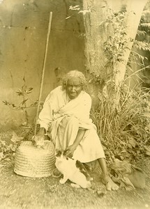 Madagascar Sorcière et ses chats Ancienne Photo Ramahandry 1910'