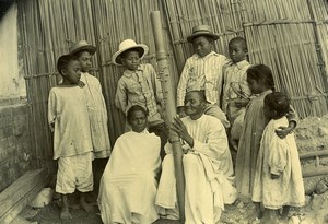 Madagascar Joueur de Valiha Instrument de Musique Ancienne Photo Ramahandry 1910'