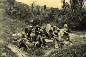 Madagascar Repas d'un groupe de Bourjanes Ancienne Photo Ramahandry 1910'