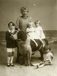 Belgique Ostende Gros Chien en Peluche Jeu d'Enfants Ancienne Photo Le Bon 1920