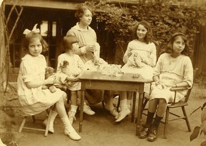 France Animaux en Peluche et Broderie Jeu d'Enfants Ancienne Photo Amateur 1920