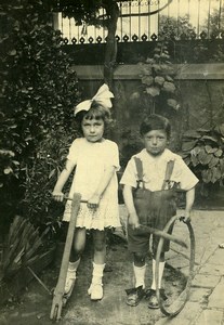 France Trottinette en Bois & Cerceau Jeu d'Enfants Ancienne Photo Amateur 1920