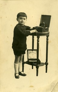 France Garconnet et Phonographe Javo Disque Jeu d'Enfants Ancienne Photo 1920