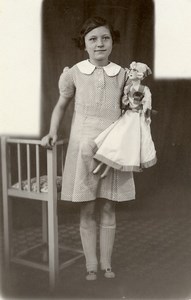 France Fillette et sa Poupée Belle Robe Jeu d'Enfants Ancienne Photo 1920