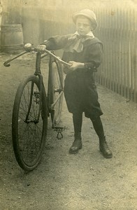 USA ou Royaume Uni? Cycliste Jeu d'Enfants Grand Velo Ancienne Photo Amateur 1920