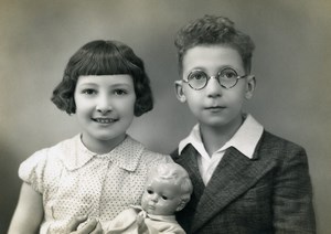 France Lille Jeune Fille et Garcon la Poupée Jeu d'Enfants Ancienne Photo Levin 1945