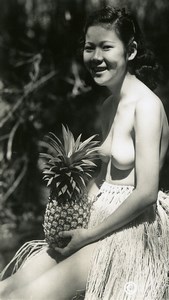 Hawaii Topless girl with Pineapple Hula Grass Skirt old Photo 1940