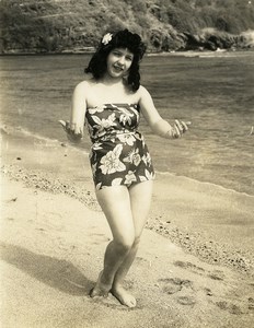 Hawaii or Tahiti? Girl in Flowery Bathing Suit on the Beach old Photo 1935