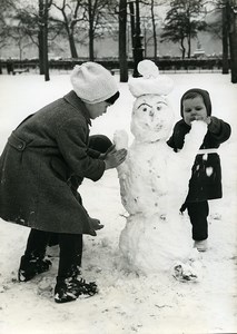 France Paris Tuileries Garden first snow Snowman old Photo 1962