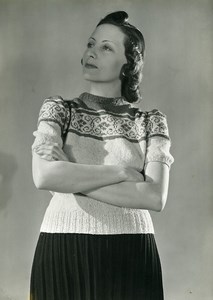 France Woman Knitted Jumper Fashion Nice Hairdo old Photo 1950's