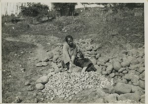 China Itchang Woman Roadmender Building new road Old Photo Meurisse 1930
