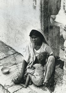 India Portrait Study Street Scene Mother & Child Old Photo Defossez 1970's