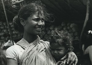 India Mother and Child portrait Old Photo Defossez 1970's