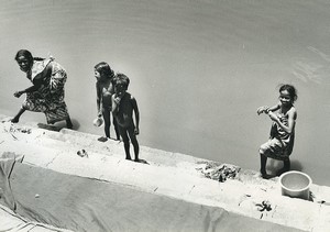 India Benares Mother? & children on ghats Old Photo Defossez 1970's