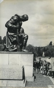 Germany Berlin Treptow Soviet Memorial Children Old Photo 1965