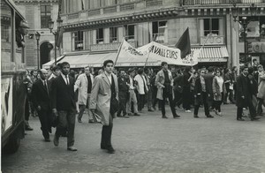 Paris Student demonstration support of Flins factories Renault photo Huet 1968