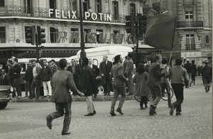 Paris Student demonstration support of Flins factories Renault photo Huet 1968