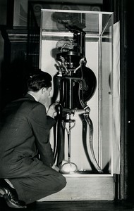 France Arts et Metiers museum Abbé Nollet's Pneumatic machine old Photo 1952