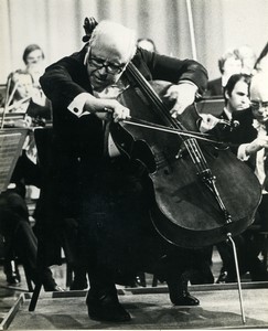 France? Cellist Mstislav Rostropovich playing cello old Photo 1980