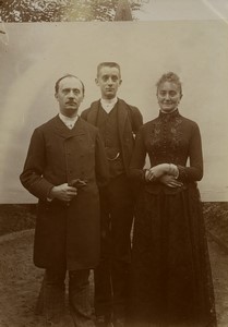 France Family Portrait outdoor in front of screen Old Photo 1900 #2