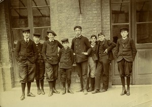 France Jeunes écoliers posant Ancienne Photo 1900