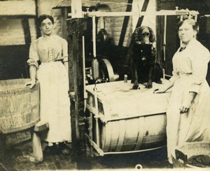 USA Early Washing Machine? women and a dog old Photo 1900