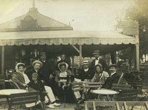 France Group posing Outside with drinks Old Photo 1910 #2