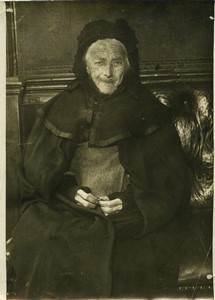 France WWI Peronne Rapatriement de la Centenaire Mme Teinturier ancienne photo 1918