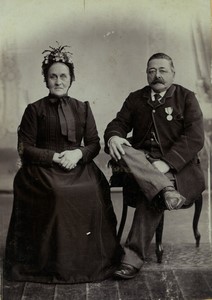 France Avesnes Couple Posing Medal Old Cabinet Photo Desmarez 1900